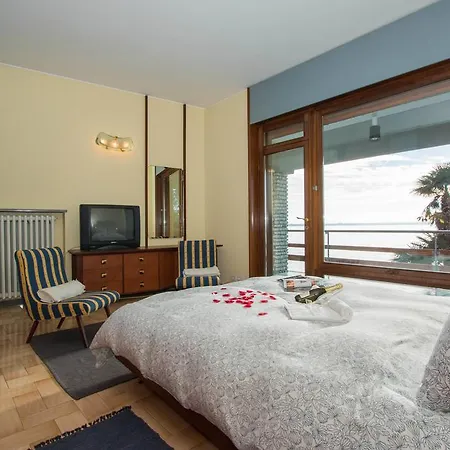 Aquaria Villa *